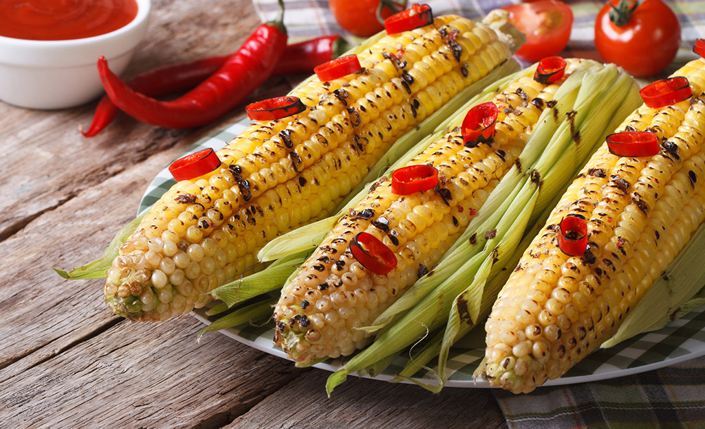 Ears of grilled corn on a platter