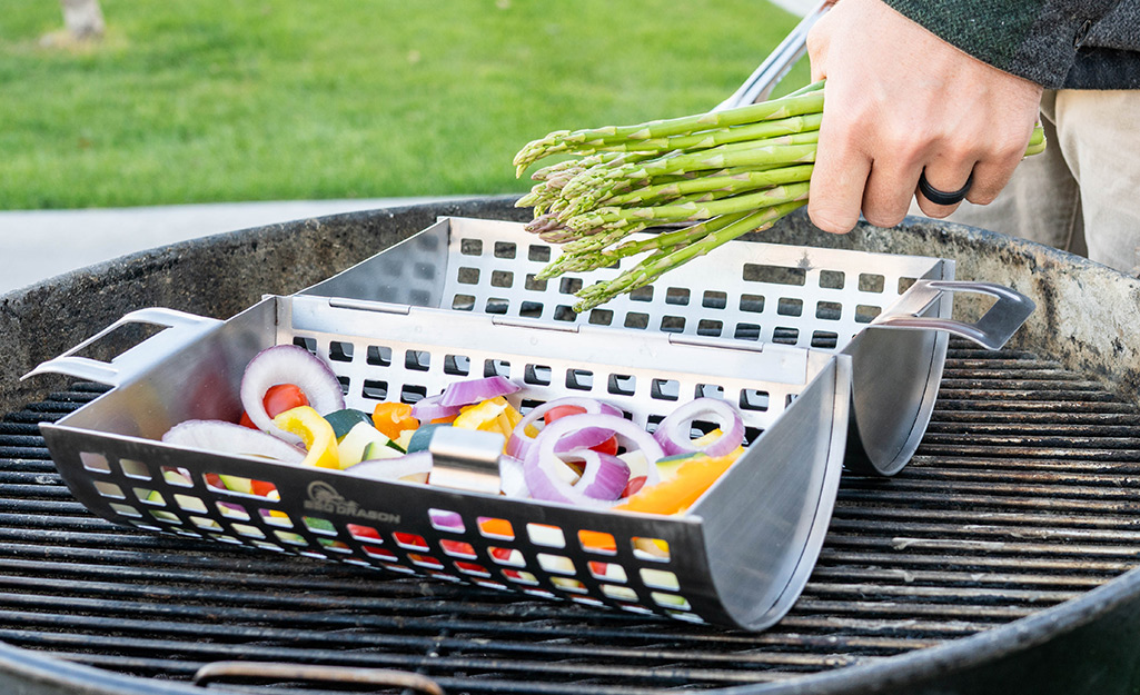 Grill basket with asparagus and more vegetables