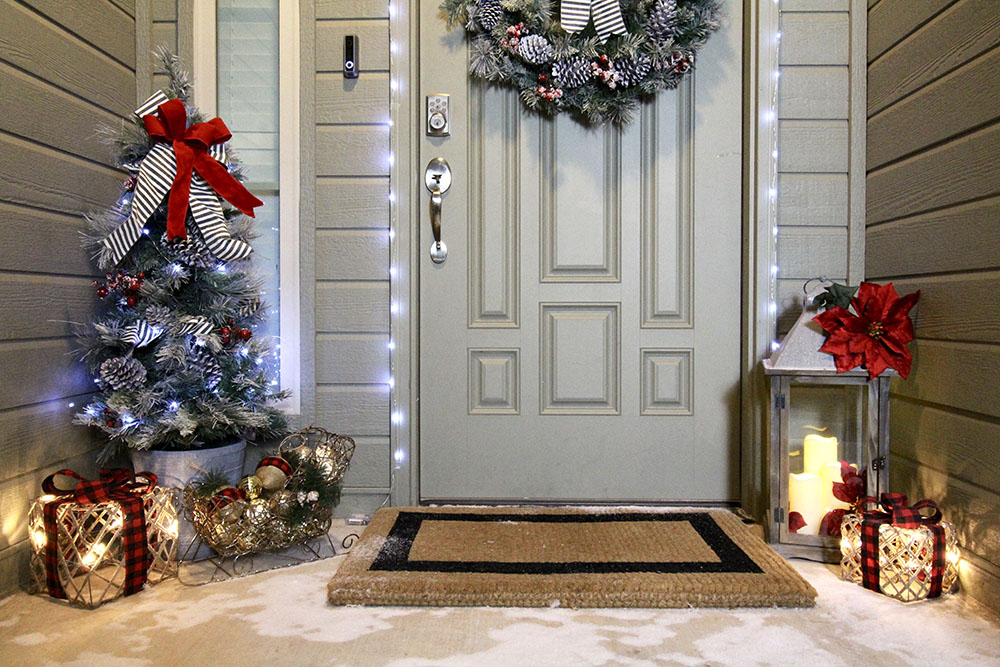 3 Steps To Outdoor Christmas Decorating - Home Alone Door Decorating Ideas