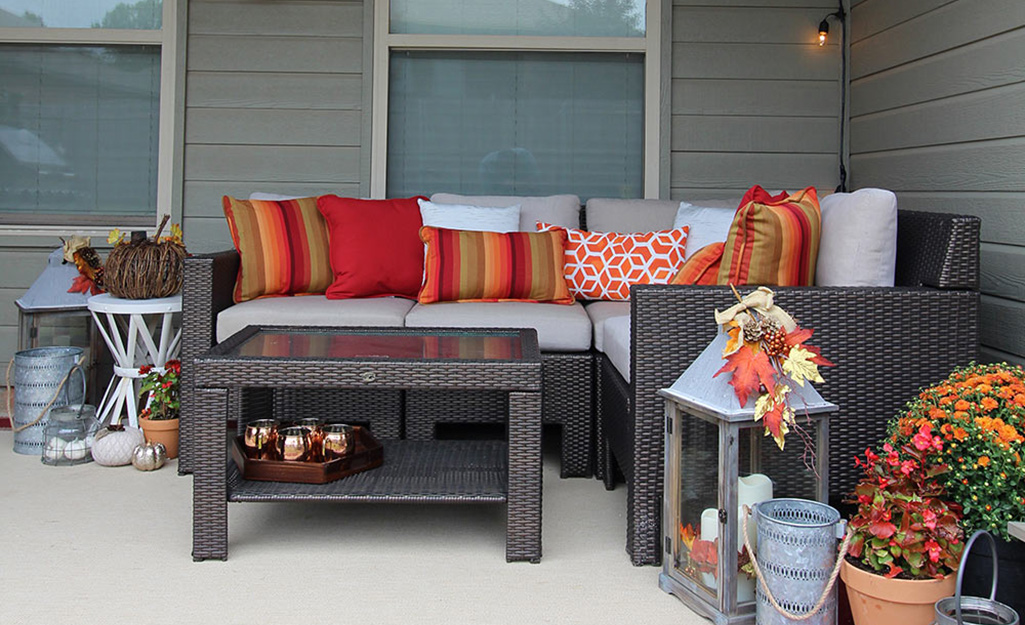 Fall Porch Décor: Elevate Your Curb Appeal with Straw Bales, Mums