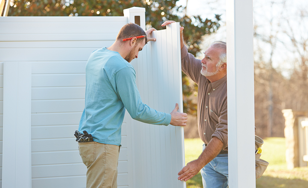 installing a vinyl fence 