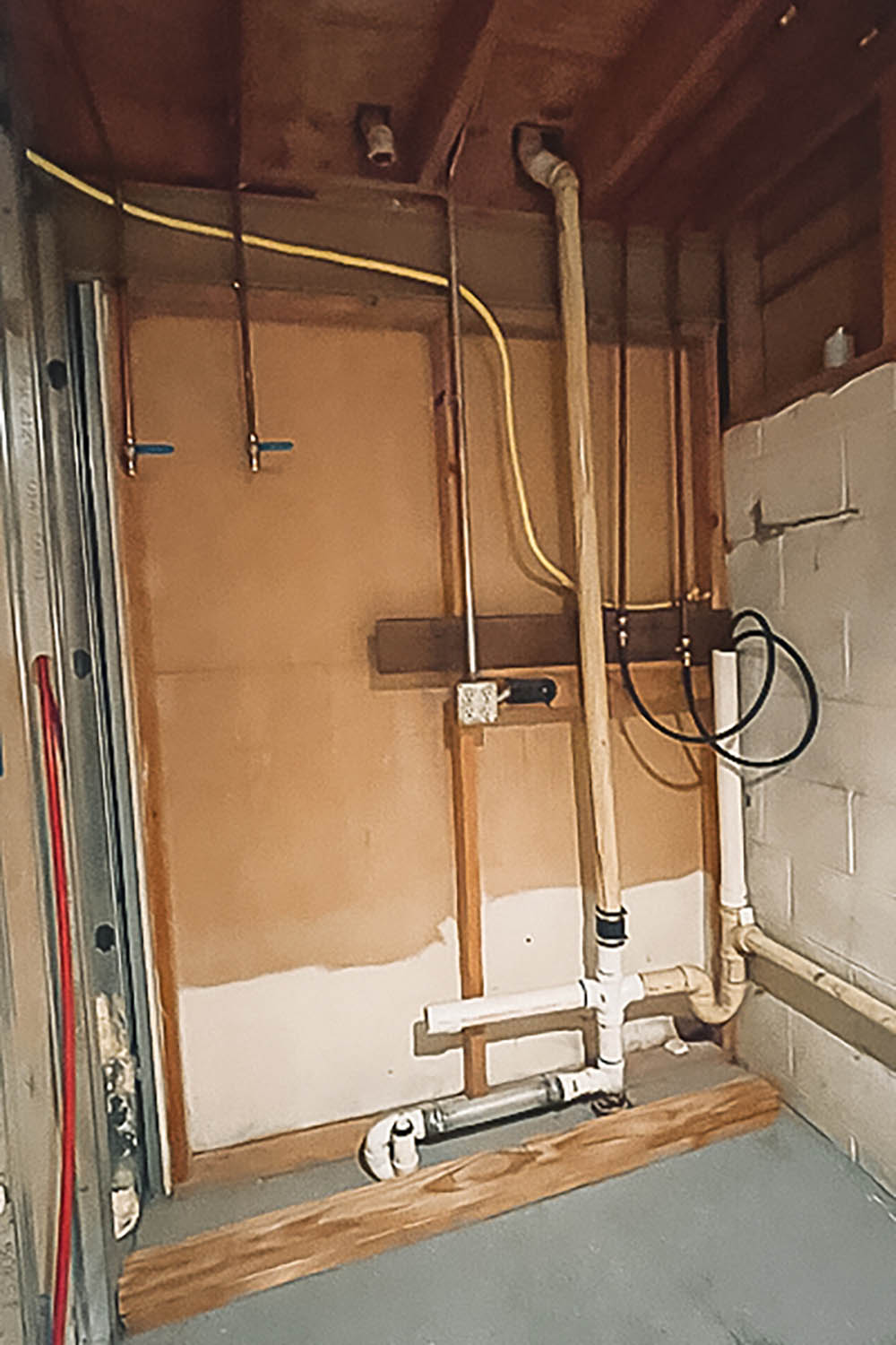 The plumbing and electrical work of laundry room. The plumbing and electrical work of laundry room.