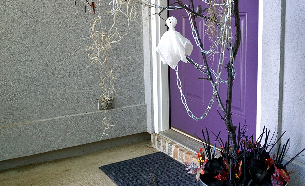 A spooky fall topiary on a porch. A spooky fall topiary on a porch.
