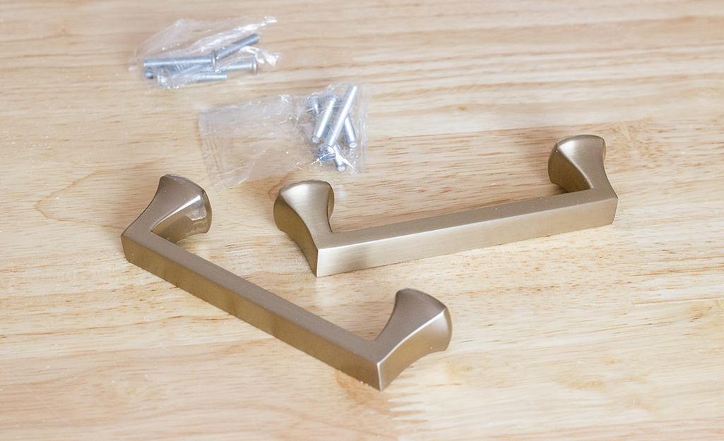 Handles laying on a flat surface.