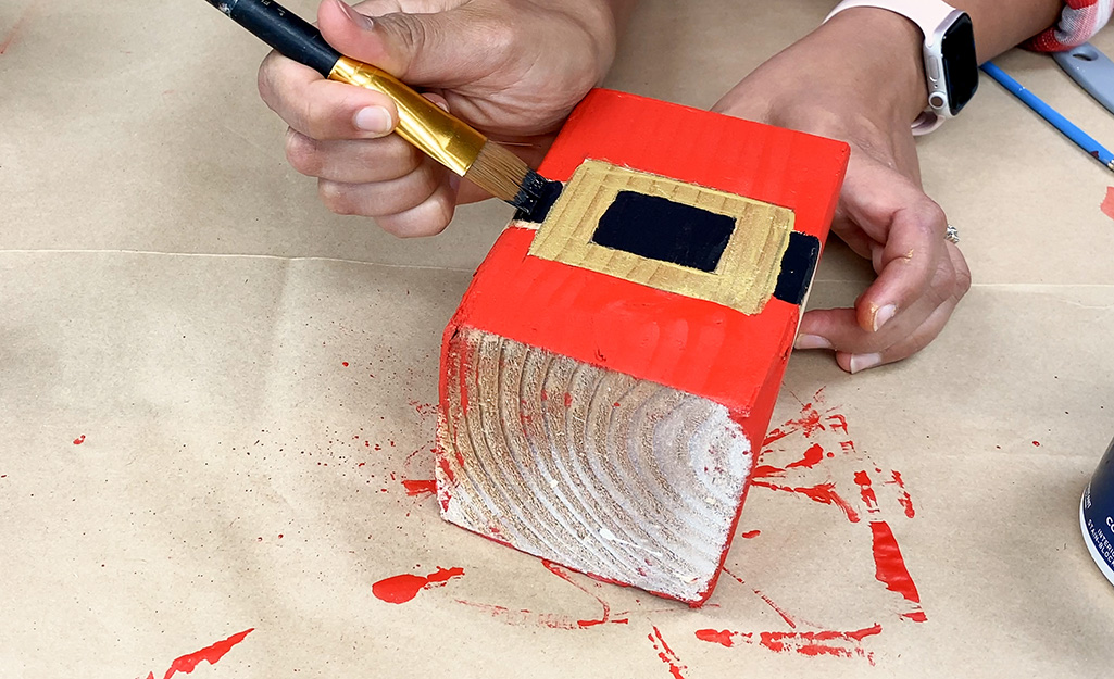 Santa's belt buckle is painted on to the middle block.