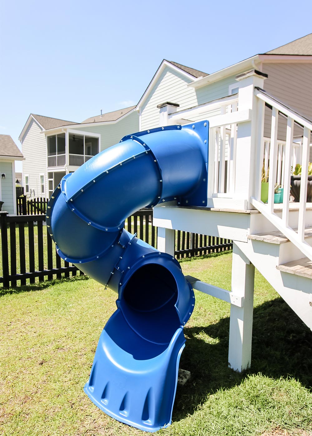 a blue slide in a backyard