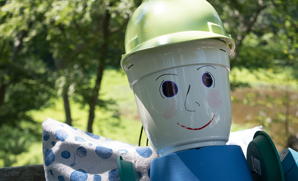 A close up of the scarecrow with a completed face.