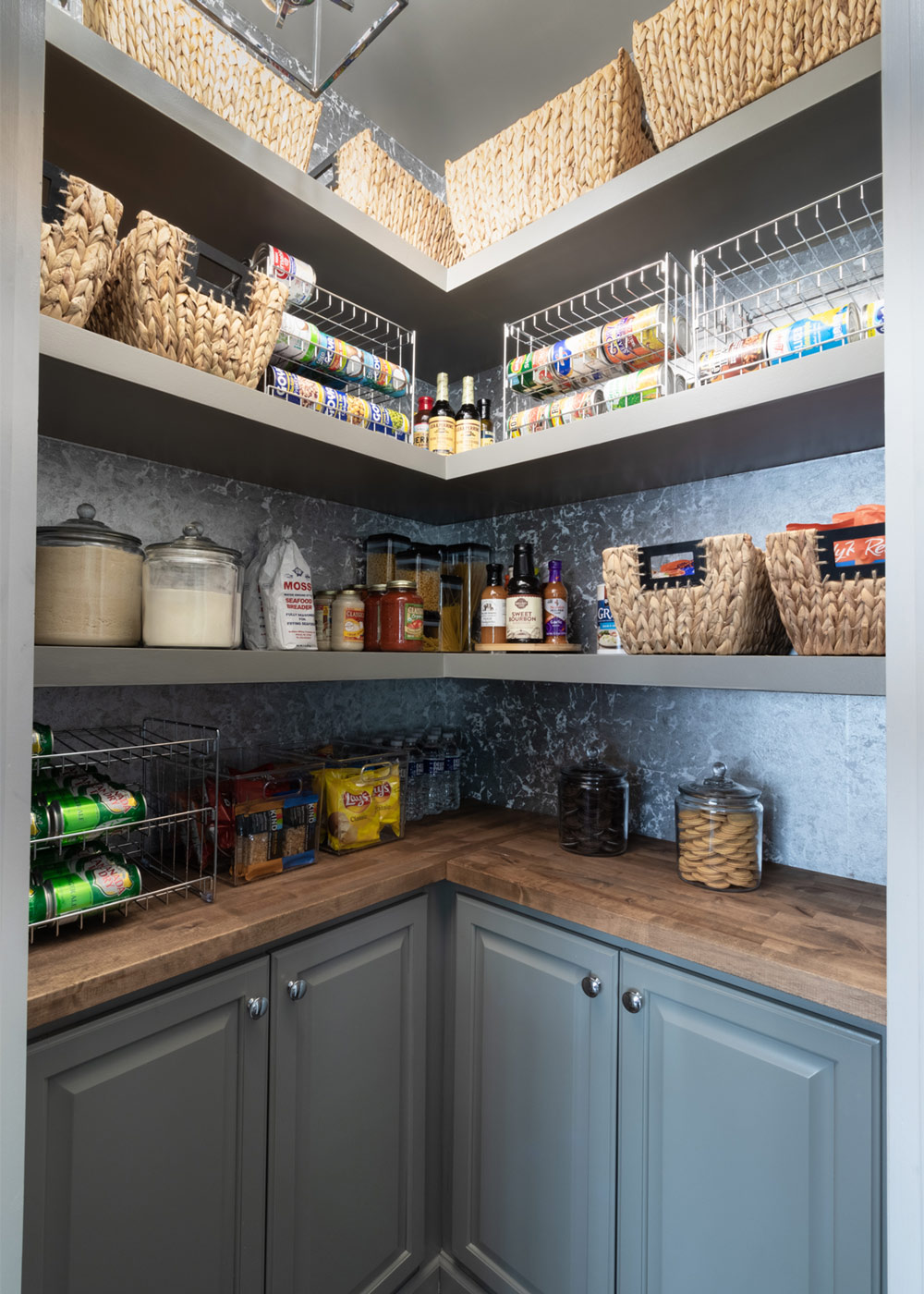 At-Home Makeover: PICTURE-PERFECT PANTRY
