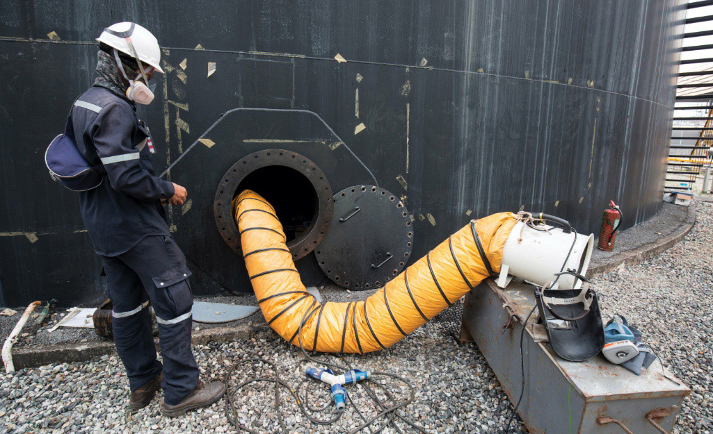 Worker Clears Air in a Permit-Required Confined Space