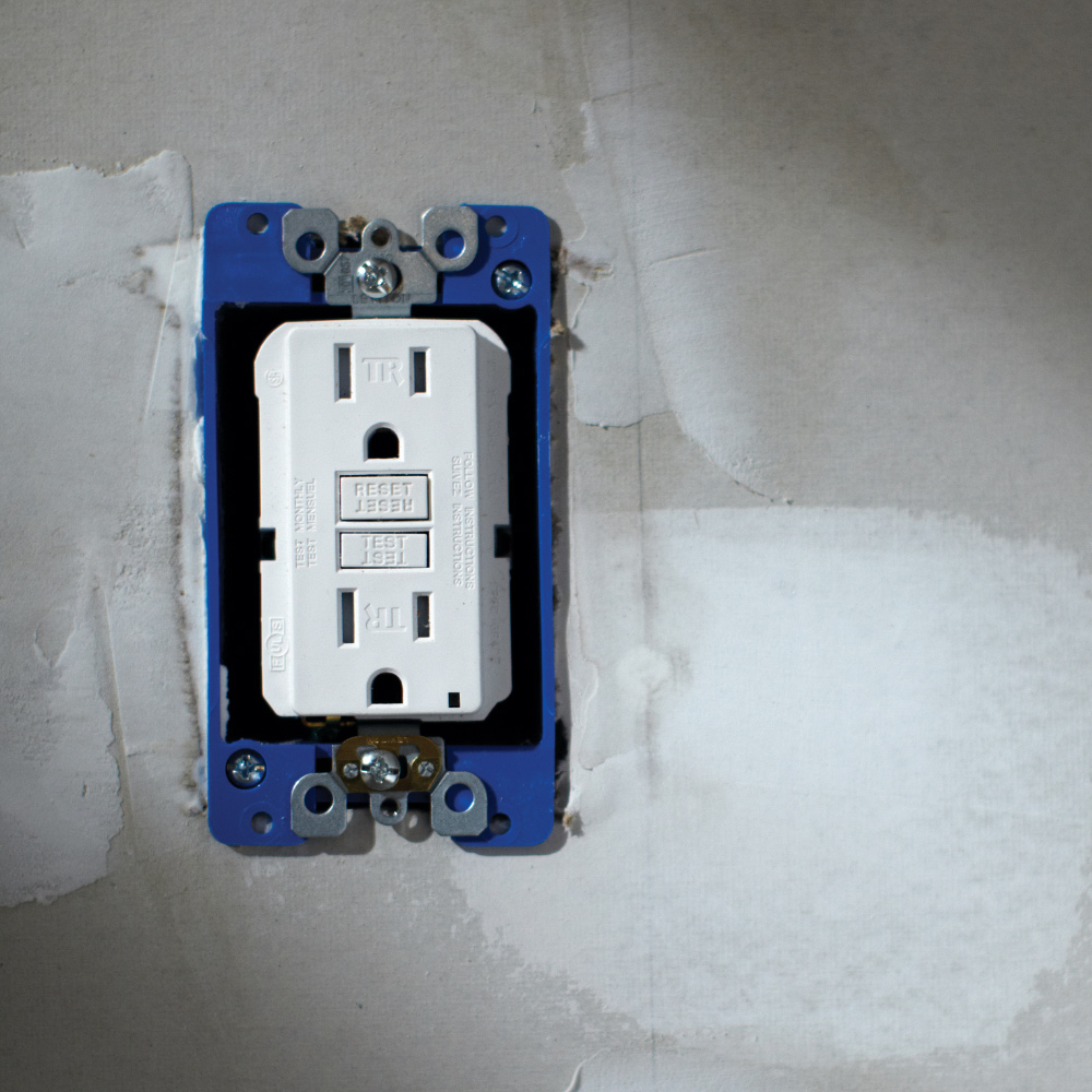 Outlet With GFCI Protection