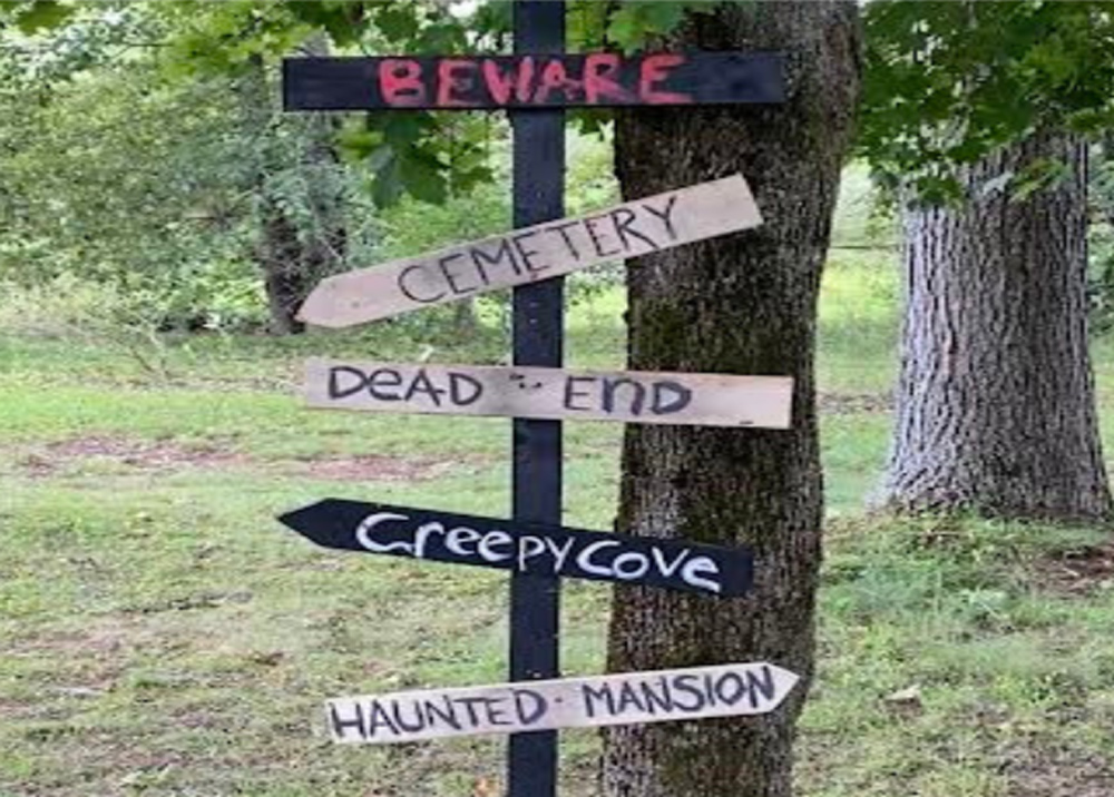 How To Create A DIY Halloween Directional Sign