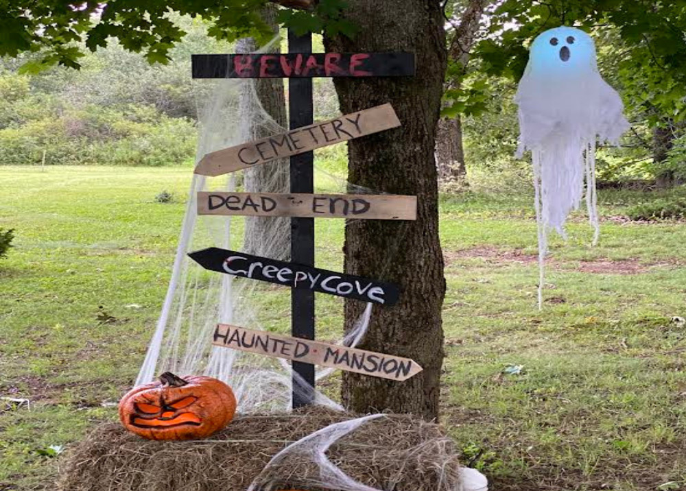 50 Easy DIY Halloween Decorations For Indoors & Outdoors