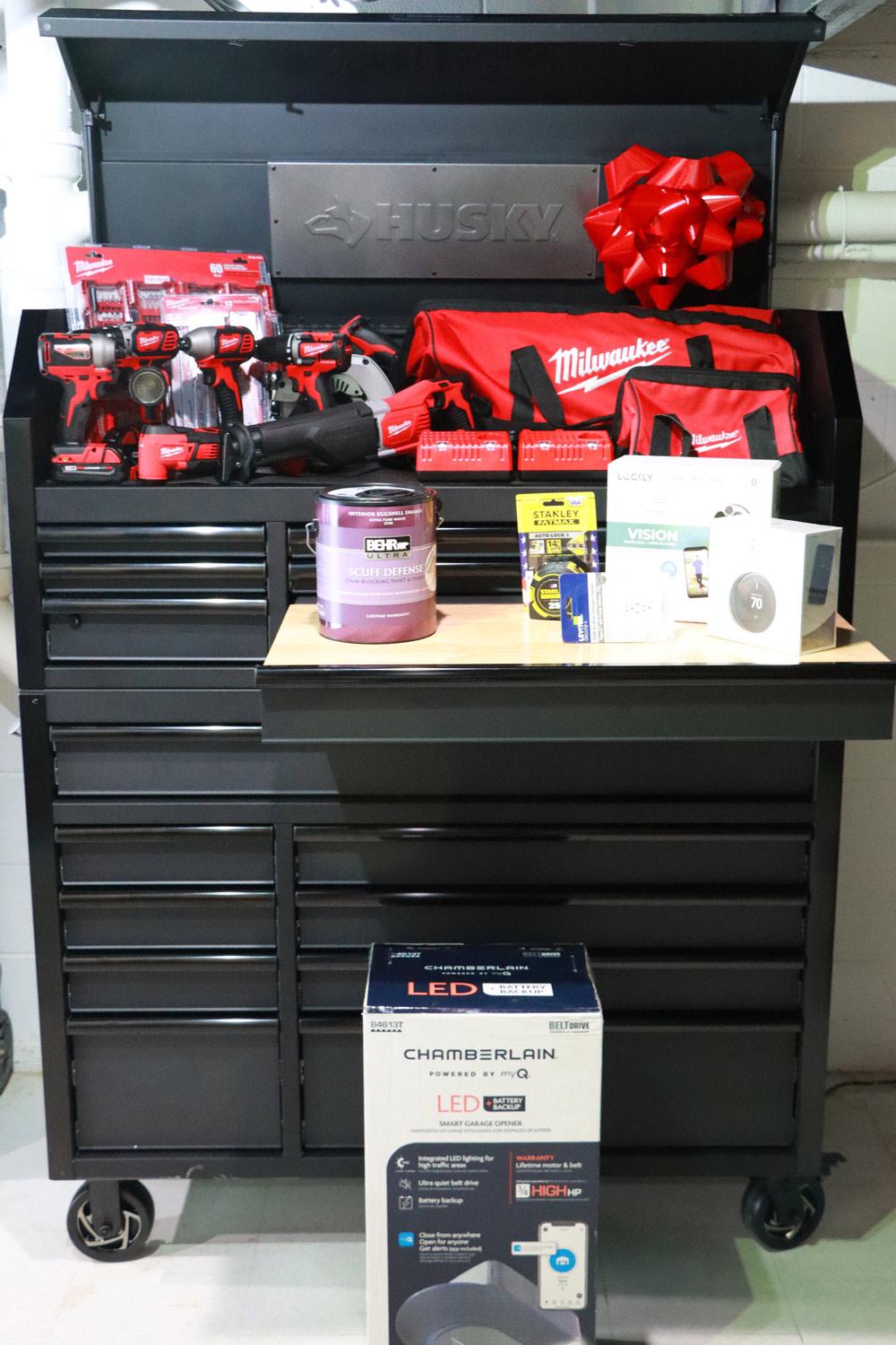 A tool chest set fully set up.
