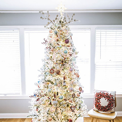 Christmas Tree Decorating Ideas: 20 Gorgeous DIY Ideas  Frosted christmas  tree, Traditional christmas tree, White christmas tree decorations