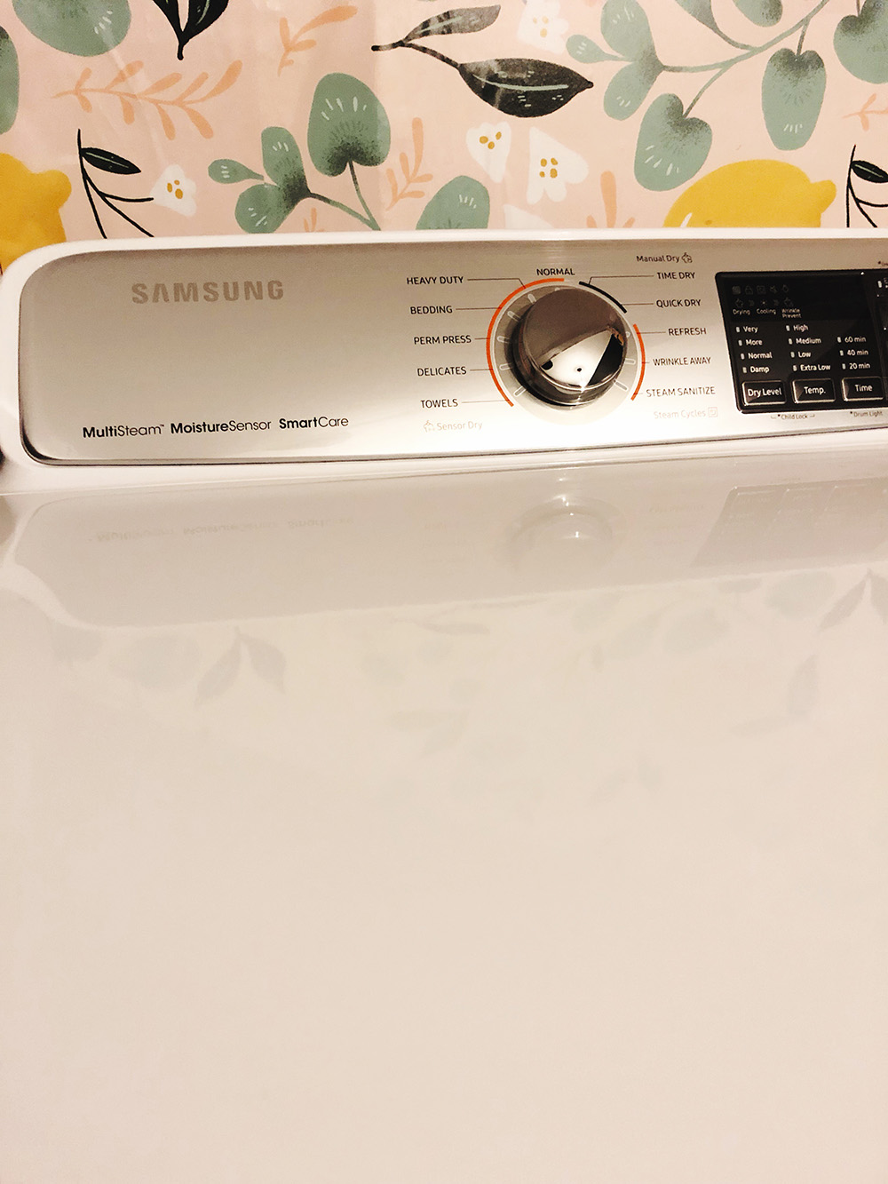 A white and silver dryer with multi-steam technology. A white and silver dryer with multi-steam technology.