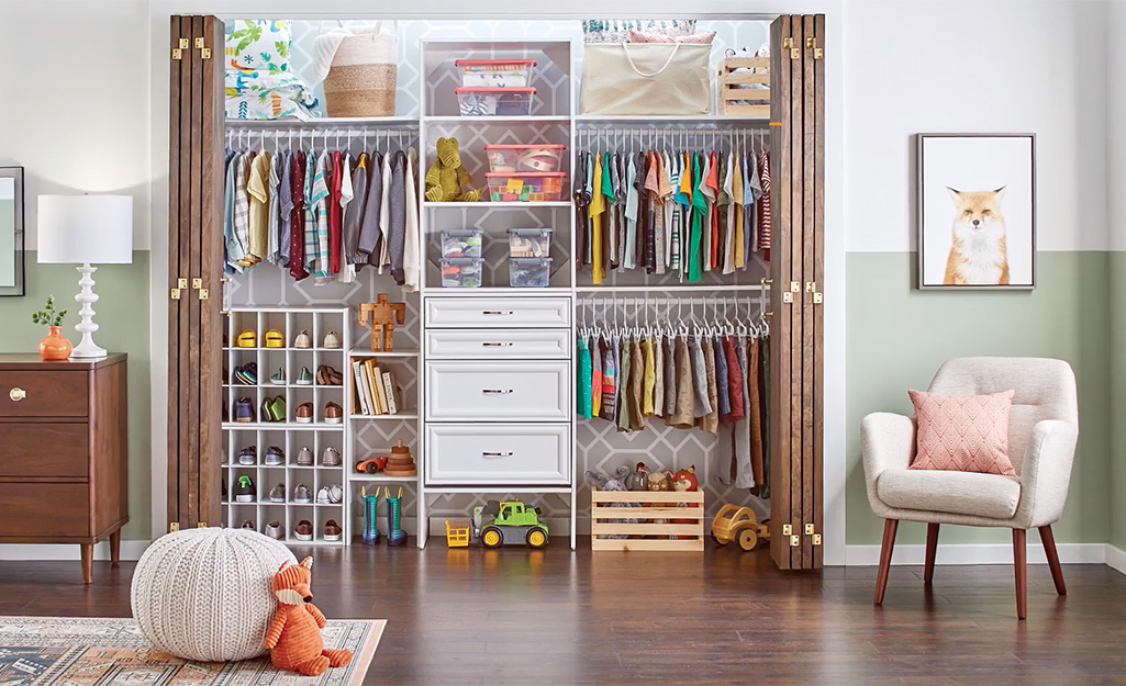 children's room closet organization