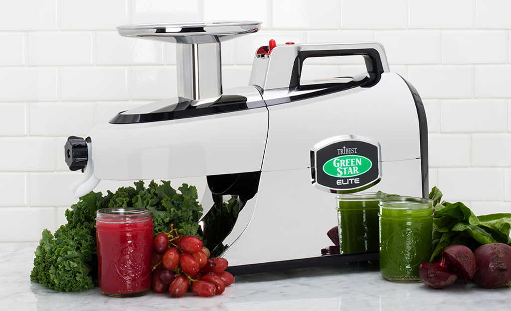 A triturating juicer and glasses filled with juice.