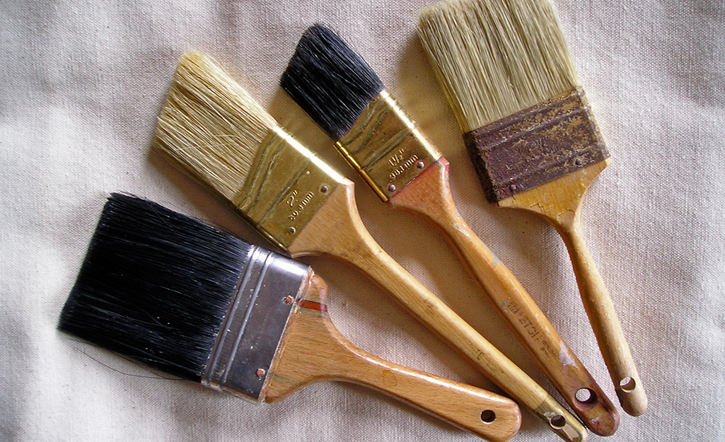 What Type of Brush to Use With Epoxy Paint 