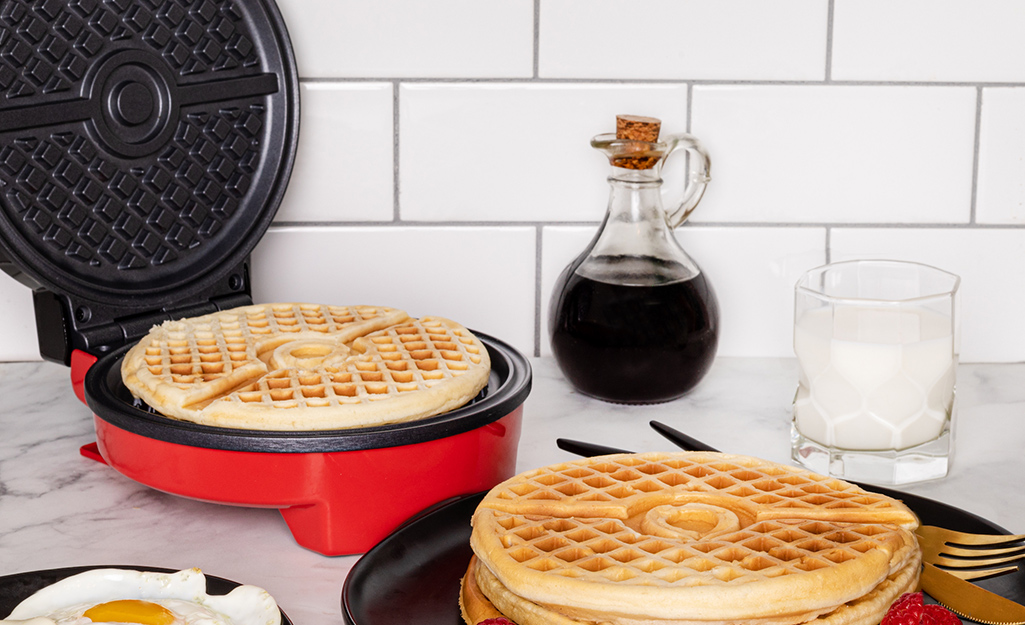 Black & Decker Flip Waffle Maker WM1404S – Good's Store Online