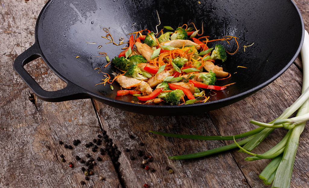 How to Choose the Best Woks for Home Kitchens