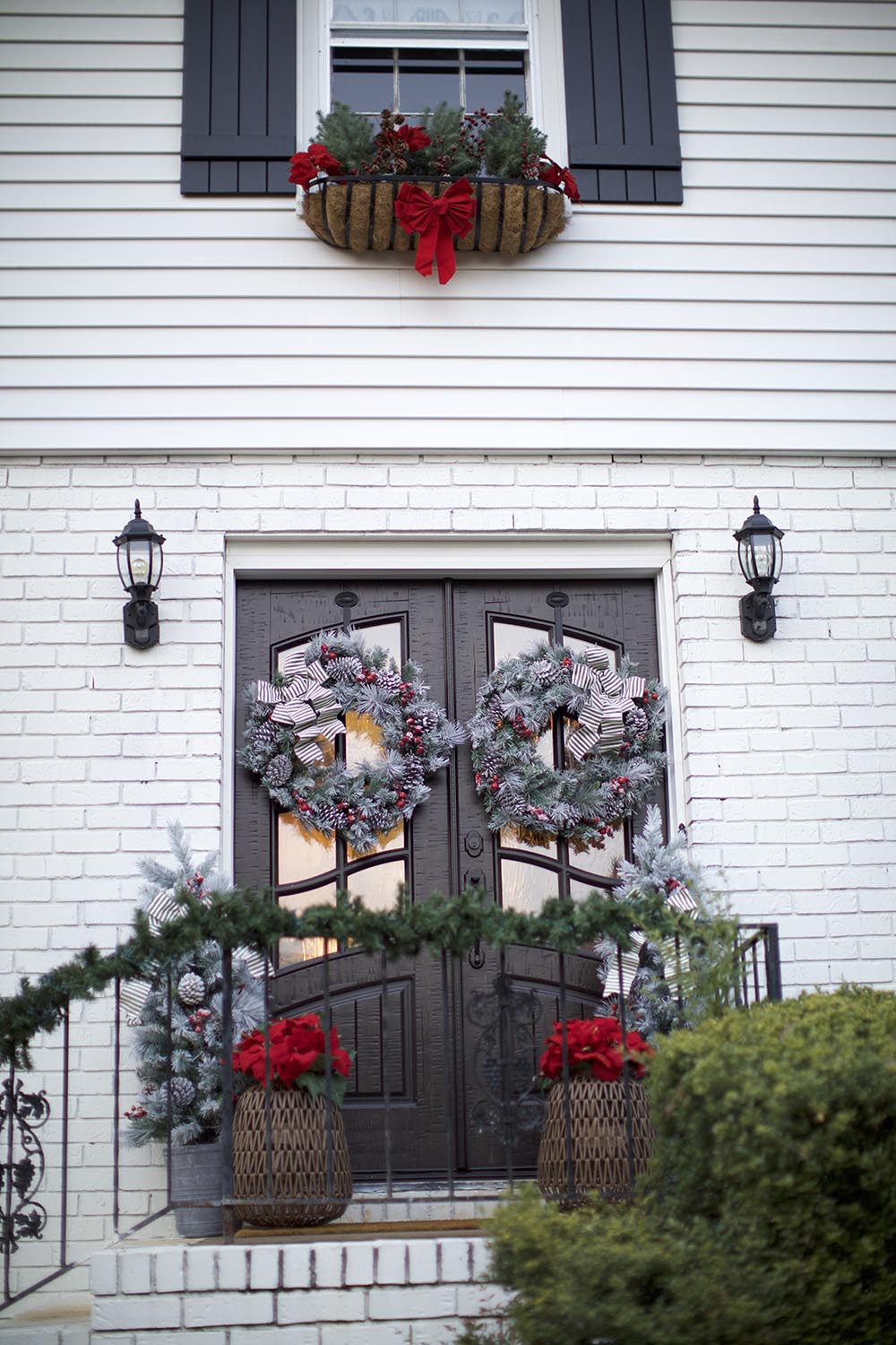 Classic Front Door Holiday Decor - The Home Depot