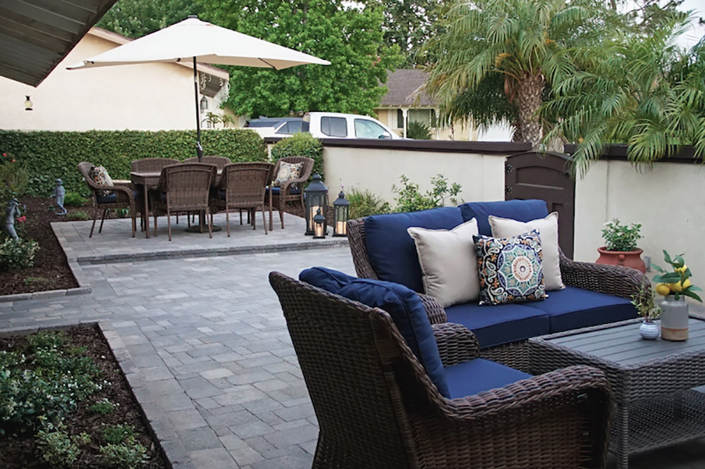 A courtyard that features an outdoor dining area and outdoor conversation area.
