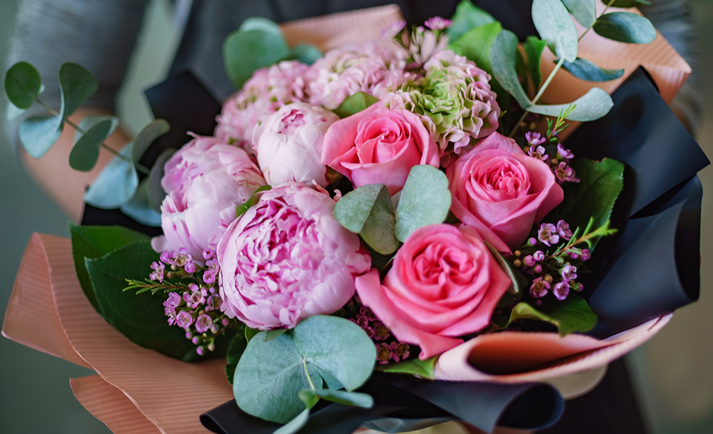A bouquet of flowers in different shades of pink