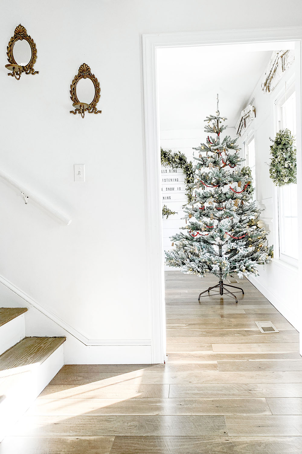 Stair entryway with Christmas tree