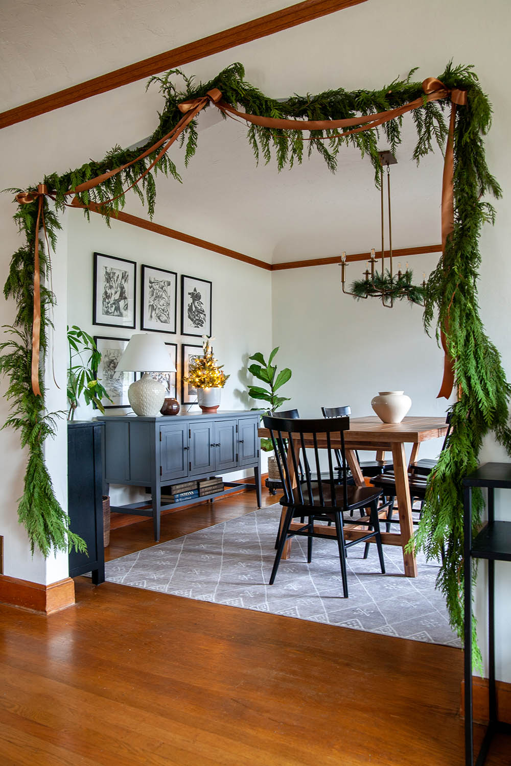 Living room entryway with greenery 