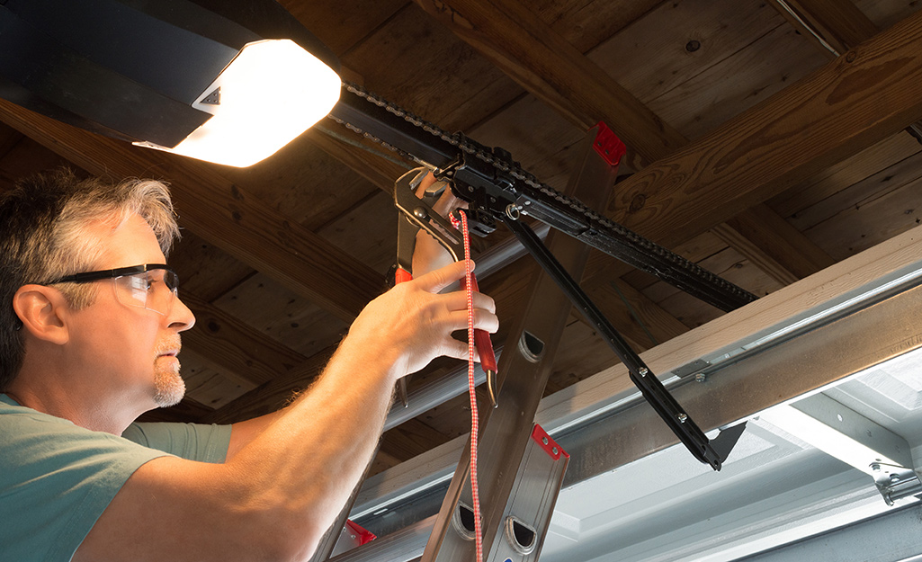 Garage Door Tune-up In Sun City