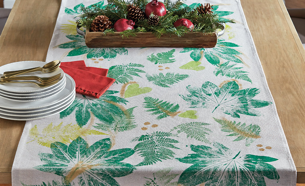 Table runner with a botanical print 