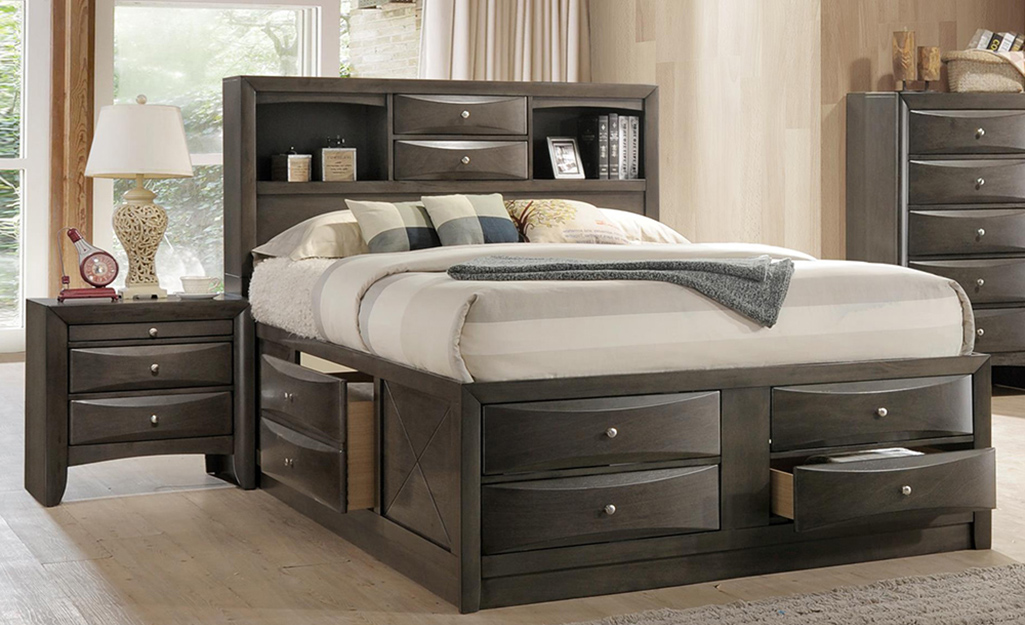 Guest bed with storage drawers