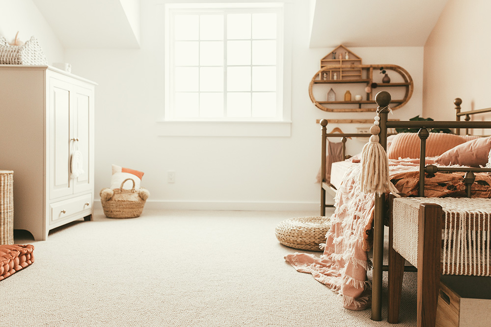 A bedroom with a bed and dresser 