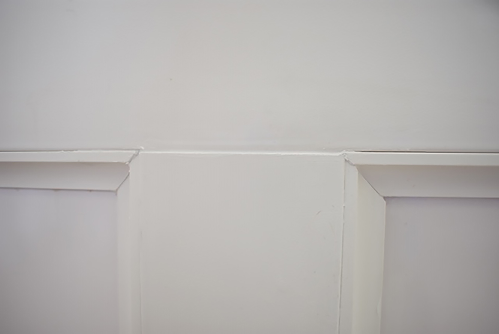 A close up view of the installed vinyl moulding.