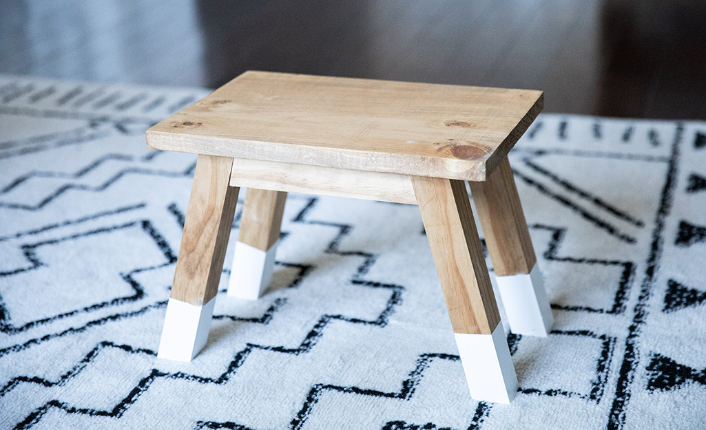 Easy DIY Foot Stool Made from an Old Table