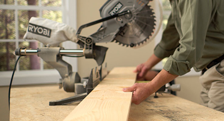 Use a circular saw to cut the lumber into the required dimensions. Use a circular saw to cut the lumber into the required dimensions.