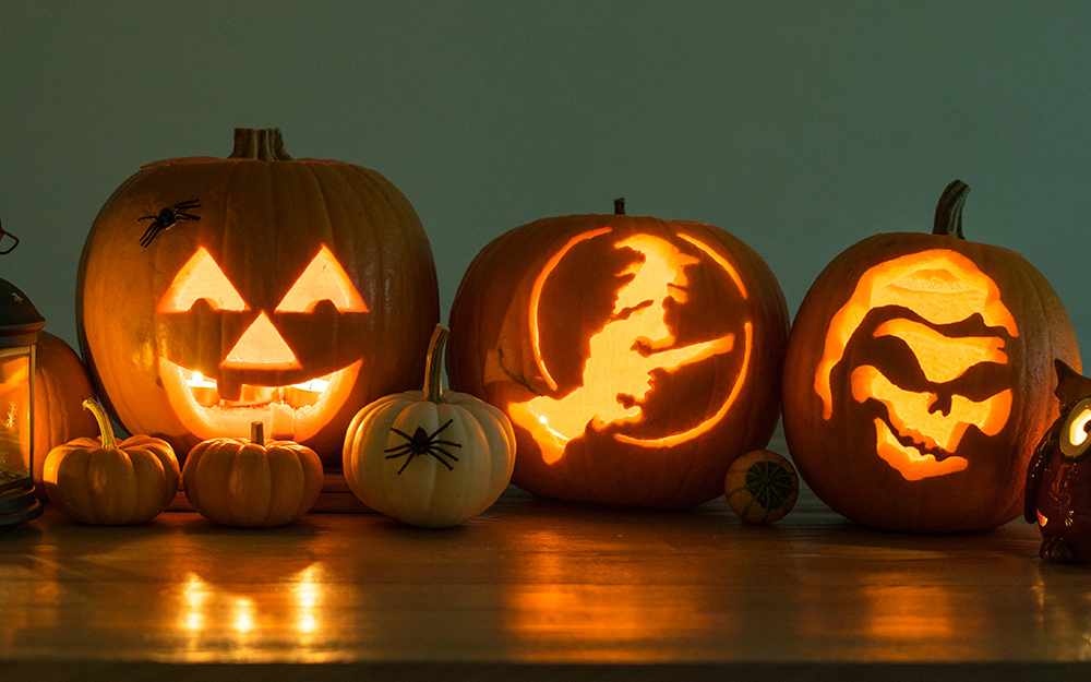 Two jack-o'-lanterns stacked on top of one another.