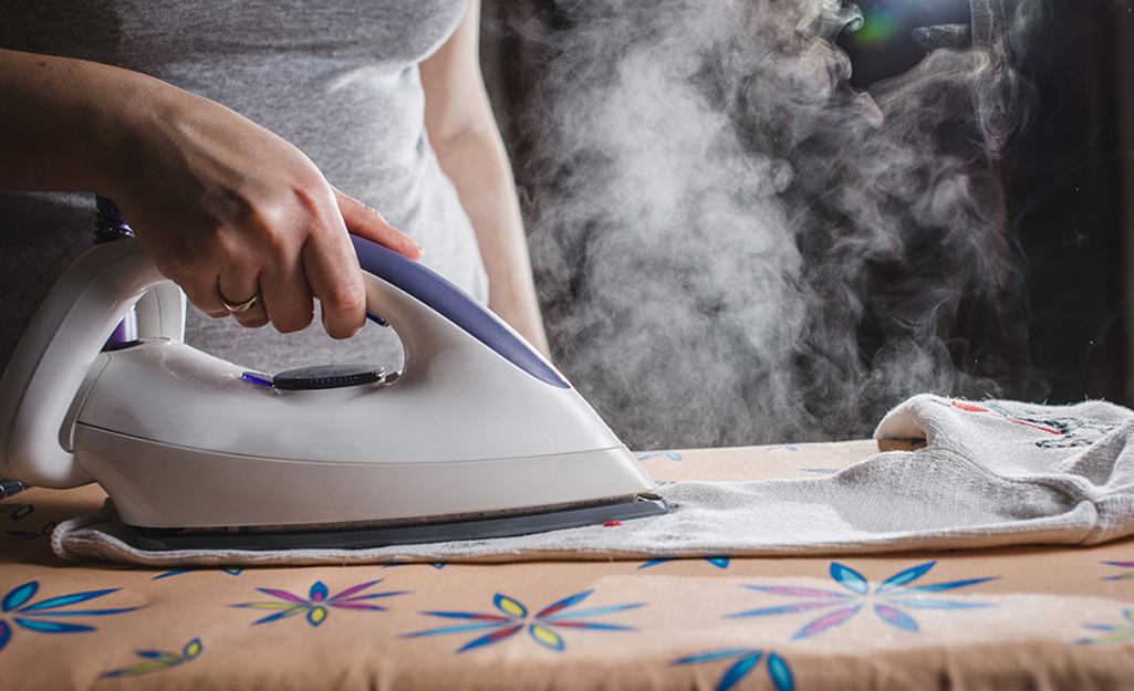 Professional Steam Iron Versus Normal Iron; What's the Difference