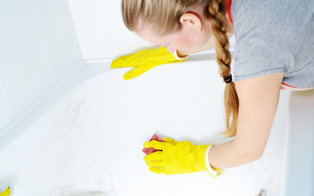 How to Clean a Bathtub So You Can Enjoy a Proper Soak