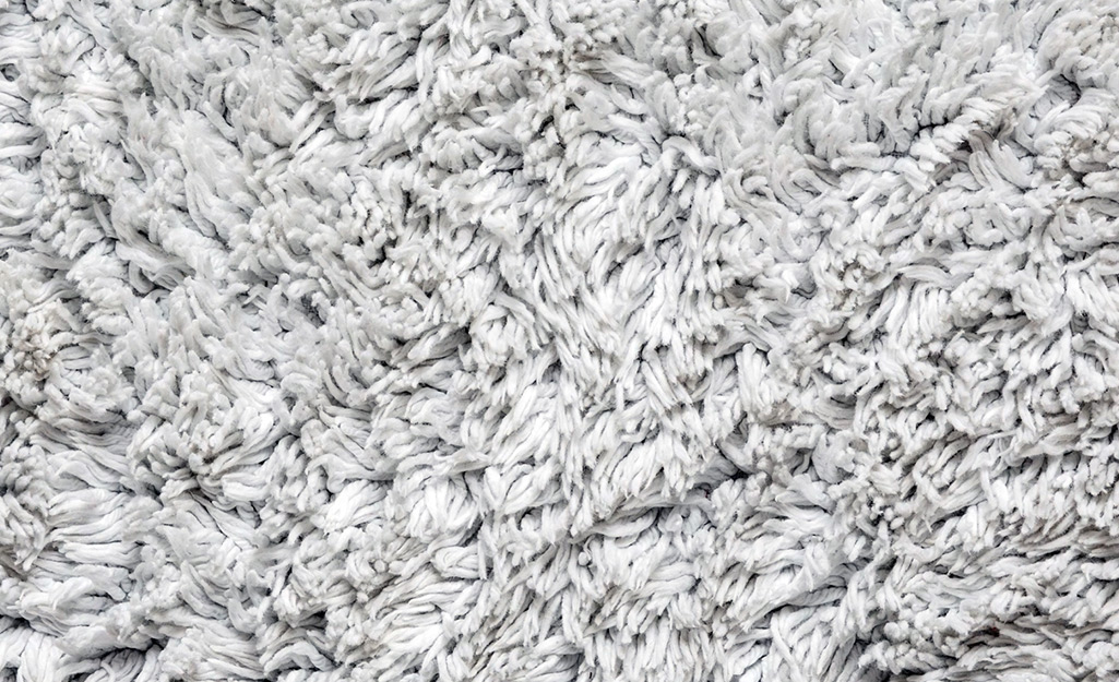 A white shag rug featuring its fibers.
