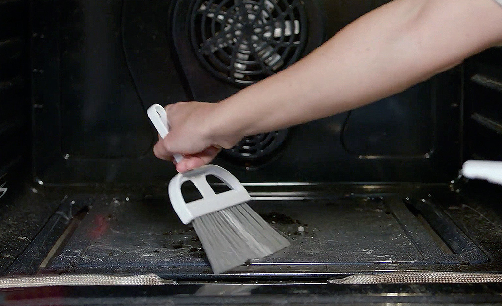 Cleaning the oven