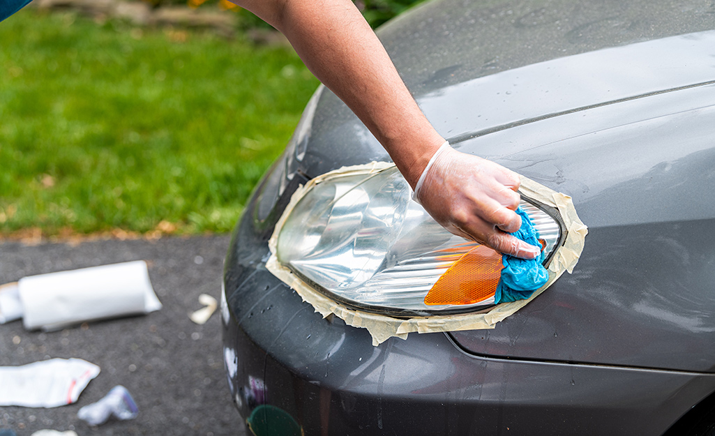 How to Clean Headlight Lens: Quick & Easy Tips