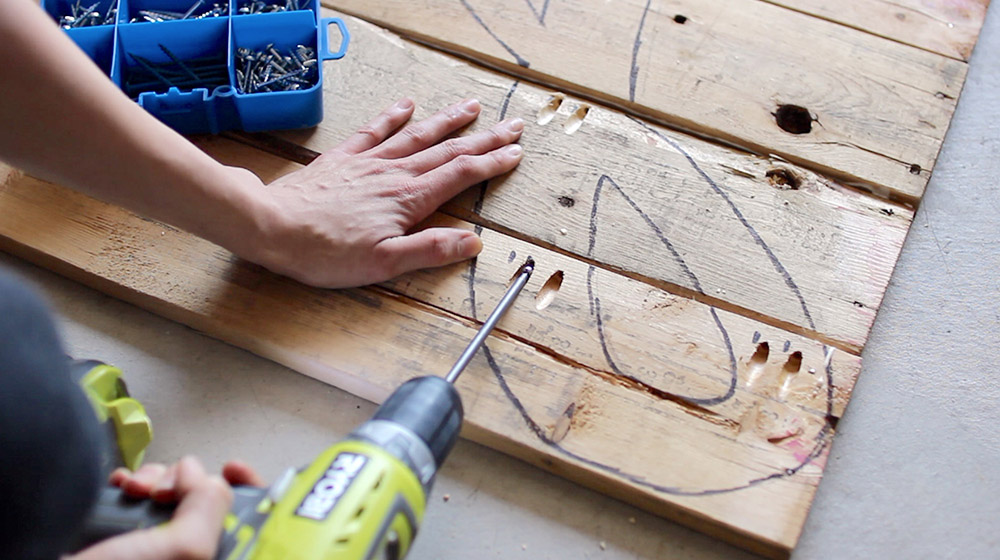 How to Cut Holiday Letters With a Jigsaw