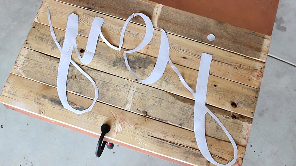 How to Cut Holiday Letters With a Jigsaw