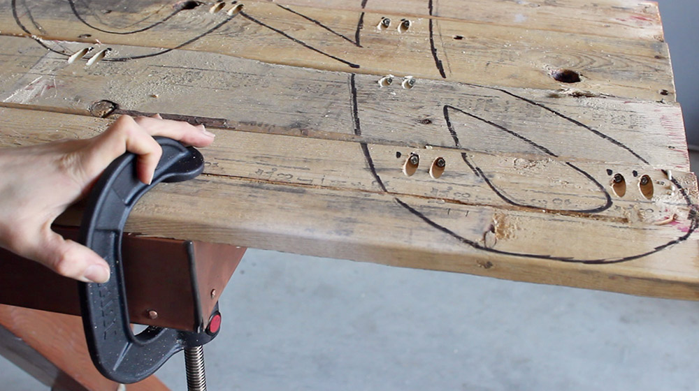 How to Cut Holiday Letters With a Jigsaw