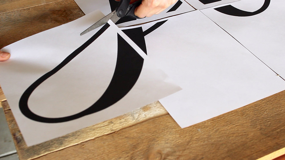 How to Cut Holiday Letters With a Jigsaw