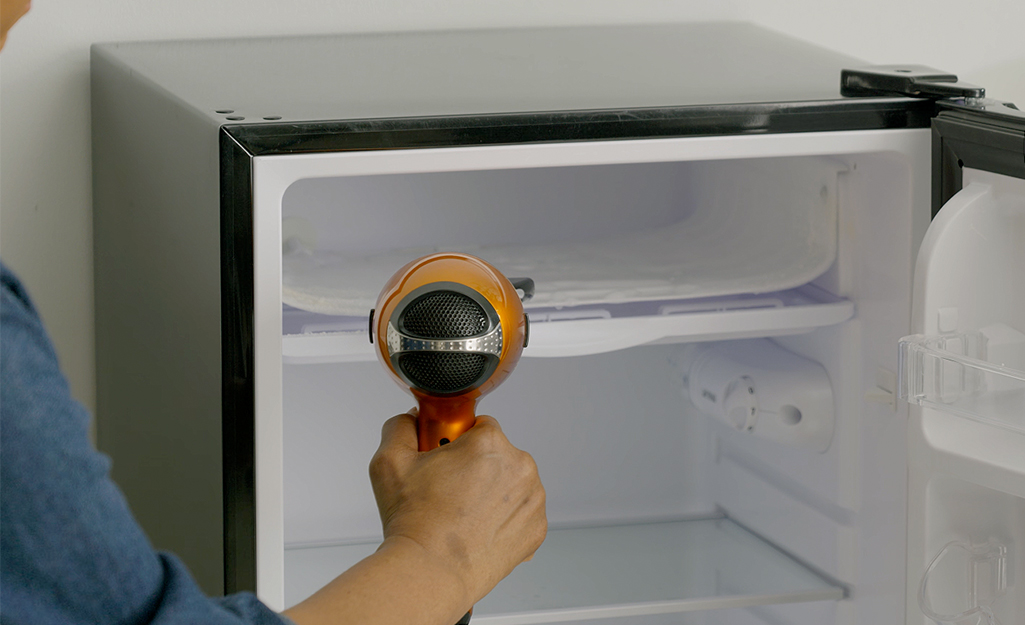 defrost mini fridge