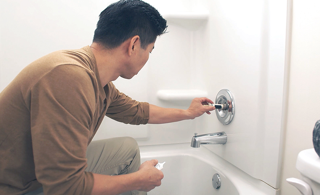 How To Fix A Leaking Bathtub Faucet, Fix Leaky Bathtub Faucet Single Knob
