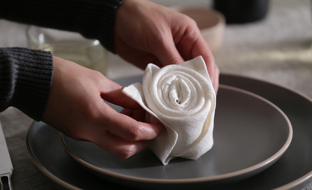 How To Make A Swan With A Cloth Napkin