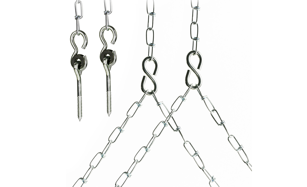 Chains with S hooks and eyebolts on a white background.